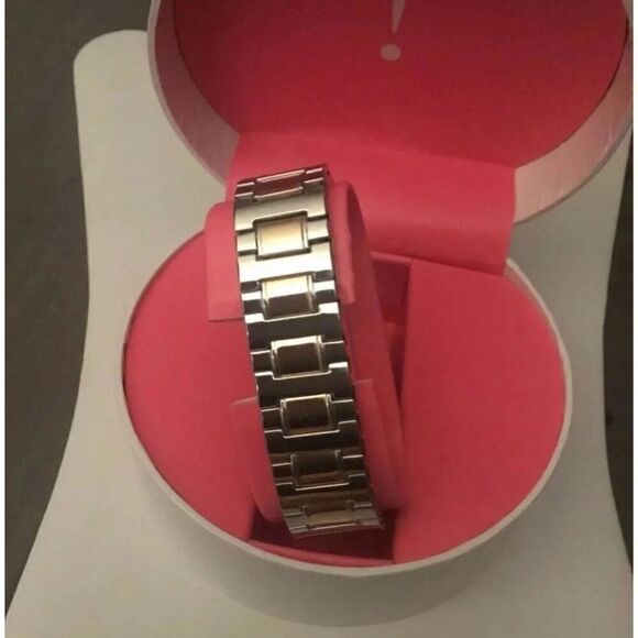 BNIB~Ladies' Isaac Mizrahi Live Two Tone Expansion Watch~Boxed - Picture 3 of 9